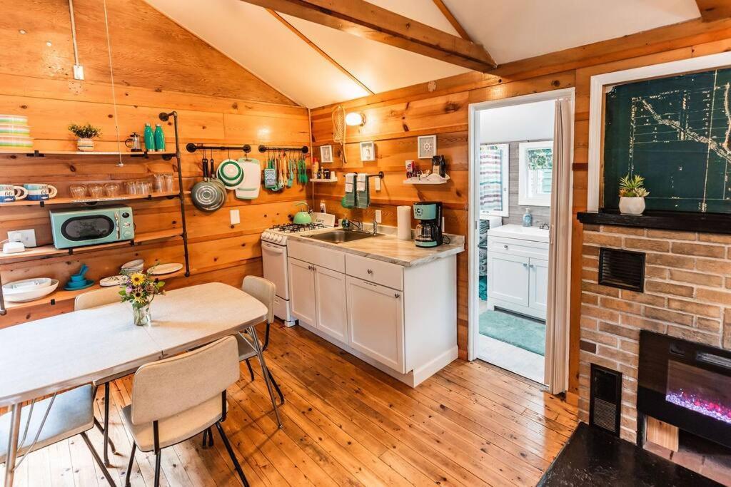 Big Blue Lake Cottages, Llc - Cottage #5 Holton Kültér fotó