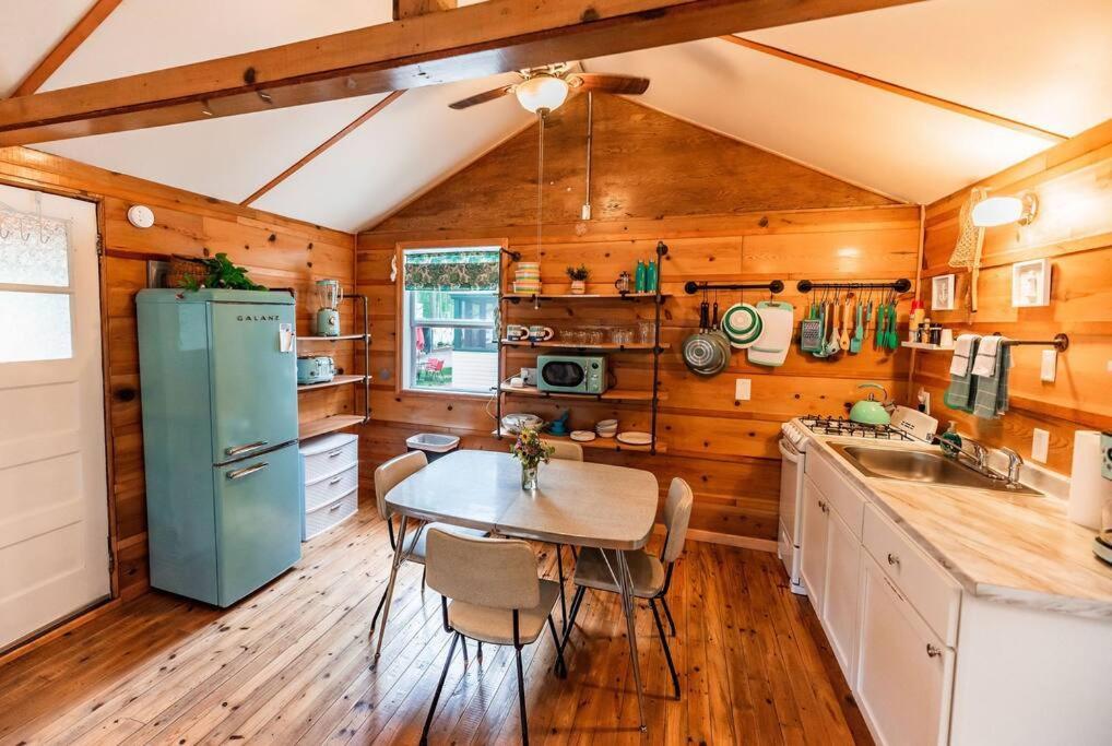 Big Blue Lake Cottages, Llc - Cottage #5 Holton Kültér fotó