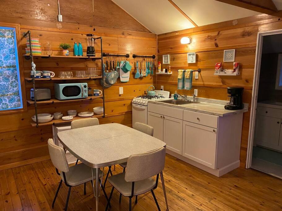 Big Blue Lake Cottages, Llc - Cottage #5 Holton Kültér fotó